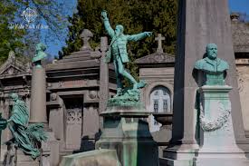 Dancing Tomb